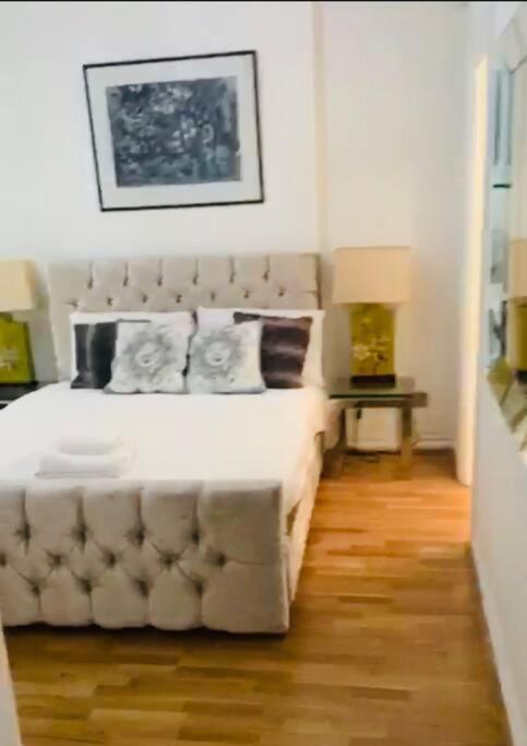 2 Bedroom Flat In Diplomatic Enclave In Kensington Λονδίνο Εξωτερικό φωτογραφία
